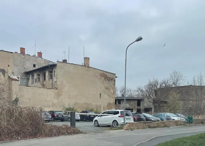 Szczesliwa 13 - Plac Ratuszowy *