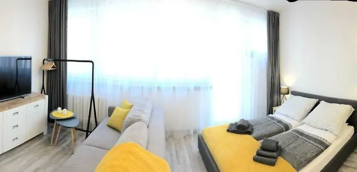 Szczesliwa 13 - Plac Ratuszowy *